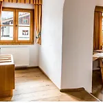 Zum Goldenen Loewen Hotel
